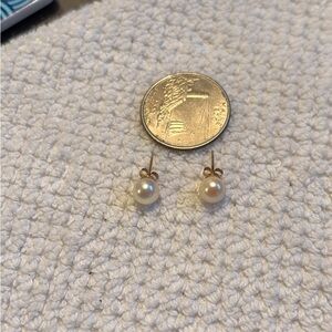 Classic 14K Yellow Gold Freshwater Pearl Stud Earrings